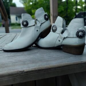 🌵🤍 ||Chinese Laundry “Austin” Western Booties|| Size 11 (Fit like 9.5)|| 🤍🌵